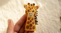 Giggly Giraffe toe puppet detailed view
