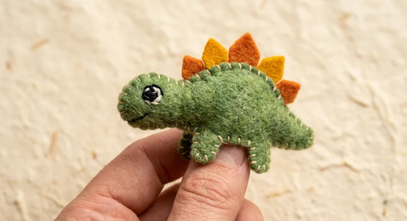 Dizzy Dino toe puppet detail view