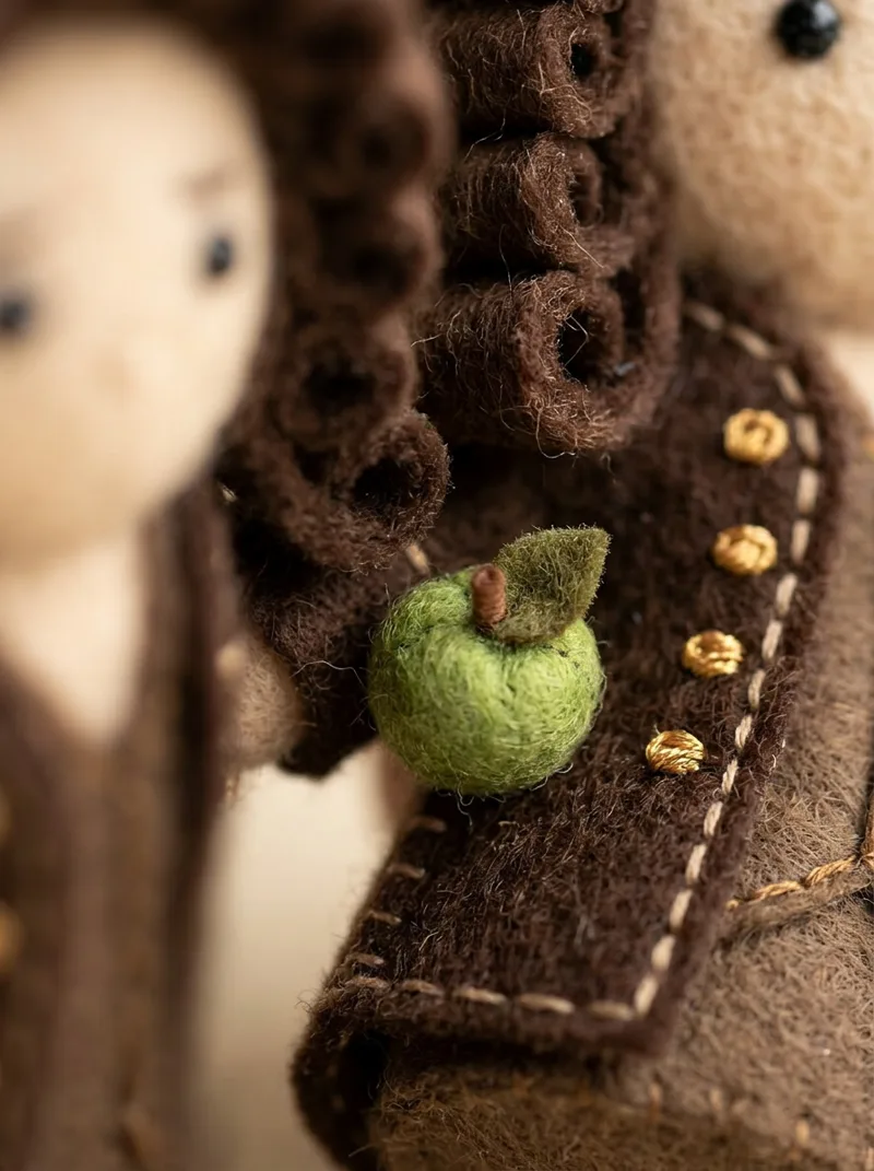 Newton's Toe toe puppet detail view
